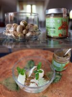 Pistacjolada - krem na bazie nerkowców z pistacjami i daktylami w proszku