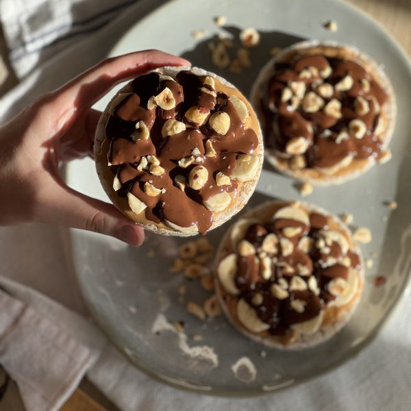 Przepis: Wafle ryżowe z bananem, Baśką i czekoladą